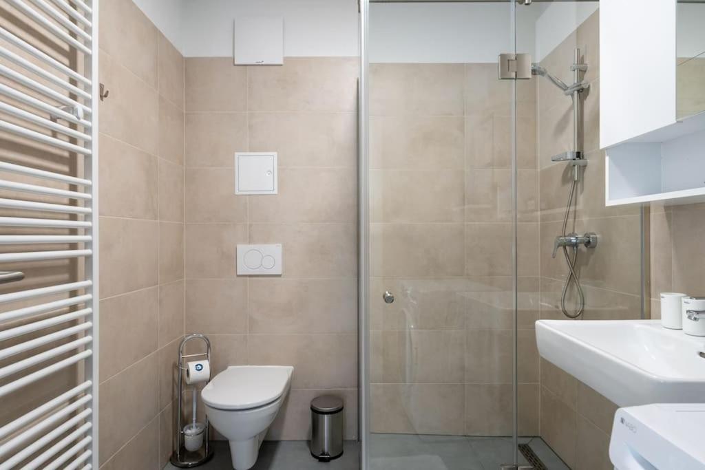 Elegant 1br Flat With Balcony By Hm Appartement Vienne