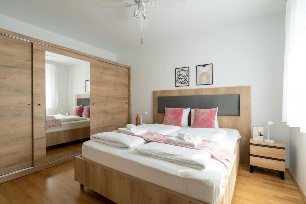 Elegant 1br Flat With Balcony By Hm Appartement