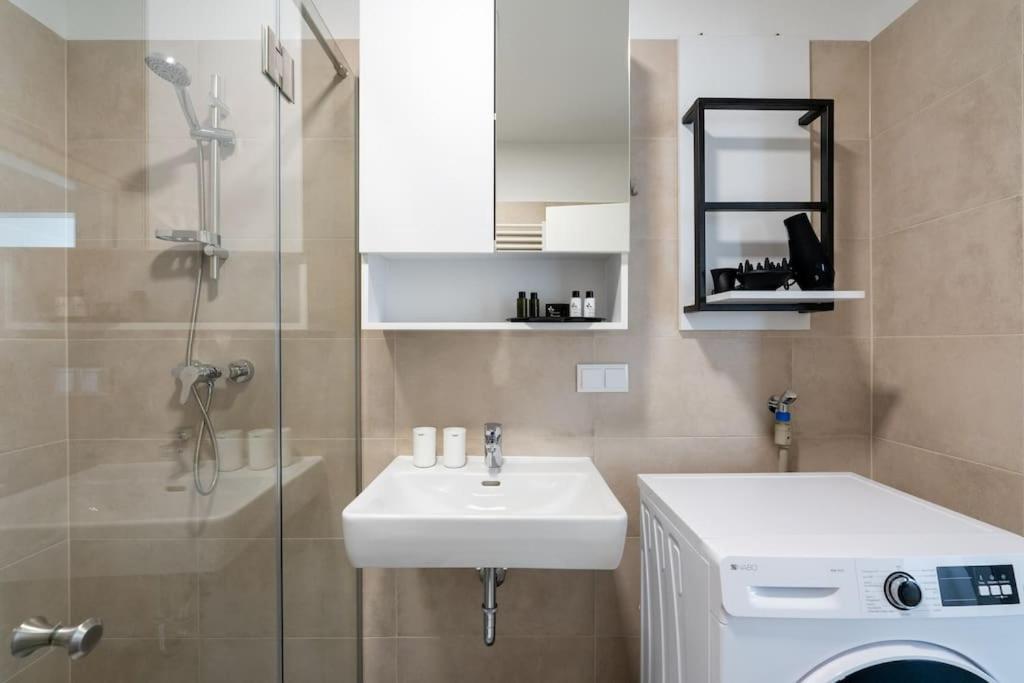 Elegant 1br Flat With Balcony By Hm Appartement *
