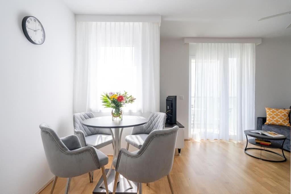 Elegant 1br Flat With Balcony By Hm Appartement