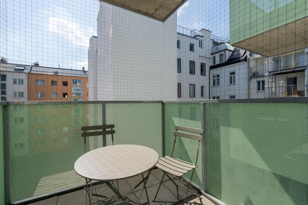 Elegant 1br Flat With Balcony By Hm Vienne